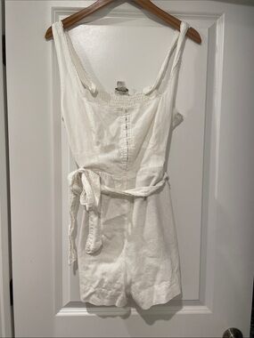 House of Harlow 1960 off white Linen blend Romper with tie large